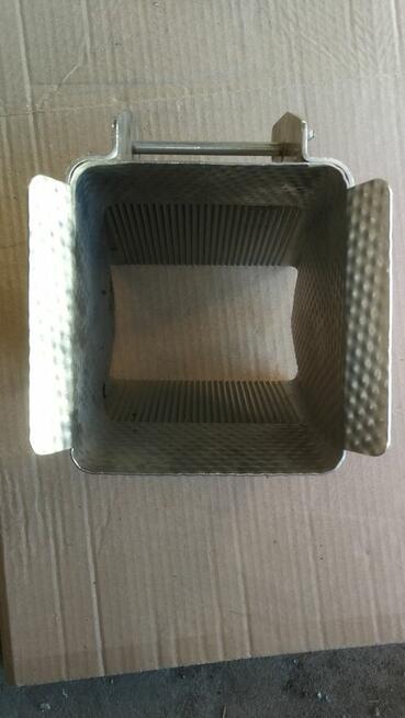 Maszyna pakująca, paczkarka, pakowaczka części.