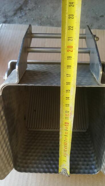 Maszyna pakująca, paczkarka, pakowaczka części.