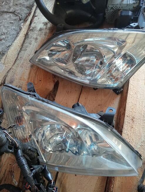 Lampy przednie toyota corolla 2002rok