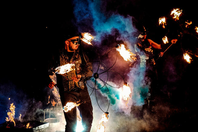 enigma pokazy ognia teatr ognia taniec z ogniem firshow