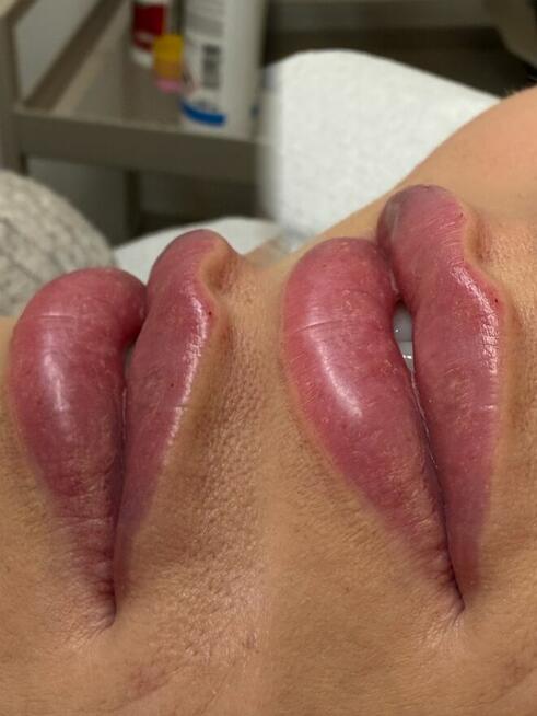 Przedłużanie rzęs / modelowanie ust