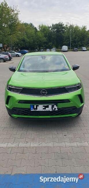 Opel Mokka z 2021 roku z polskiego salonu.