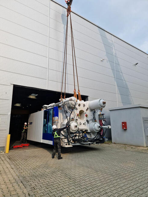 Usługi relokacji, załadunków i rozładunków maszyn