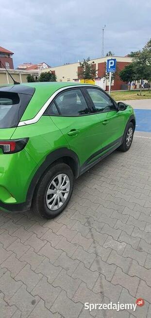 Opel Mokka z 2021 roku z polskiego salonu.