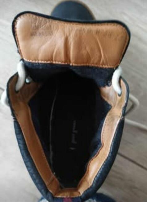 Wyprzedaż, ubrania, buty narciarskie, łyżwy, butla na soki