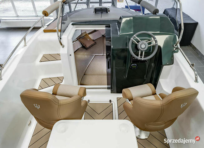 ŁÓDZ MOTOROWA TRIDENT 640 SUNDECK KABINOWA