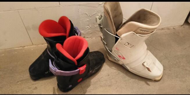 Wyprzedaż, ubrania, buty narciarskie, łyżwy, butla na soki