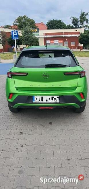 Opel Mokka z 2021 roku z polskiego salonu.