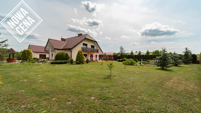 Wolnostojący, do wejścia, zagospodarowana działka