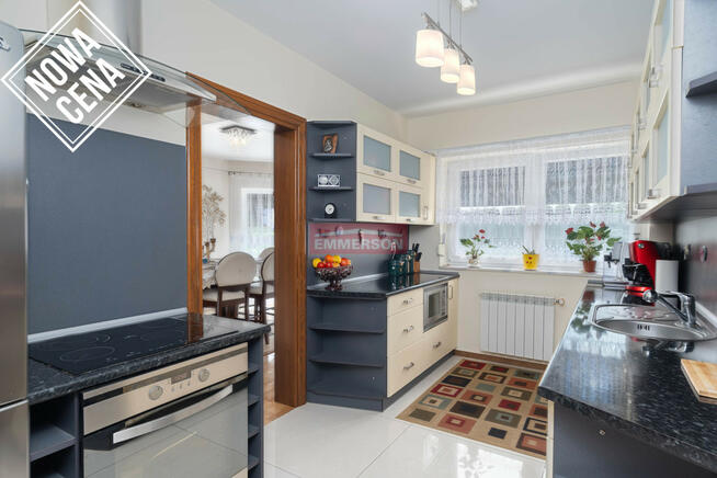 Wolnostojący, do wejścia, zagospodarowana działka