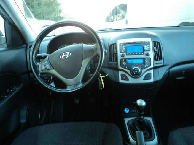 sprzedam ładnego HYUNDAIA i30 1.6 b