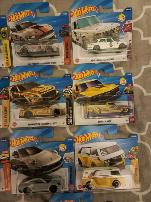 Samochodziki hot wheels