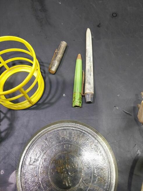 Zabytkowe przedmioty PRL KOMUNA dzbanek koło wózka lokówka