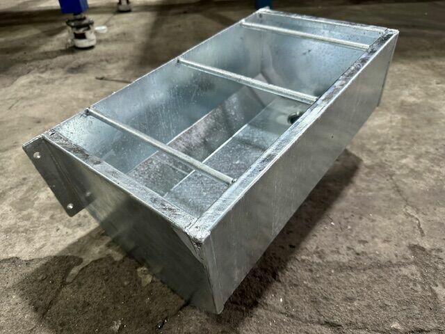 Karmidło żłób dla koni poidło żłób metalowy