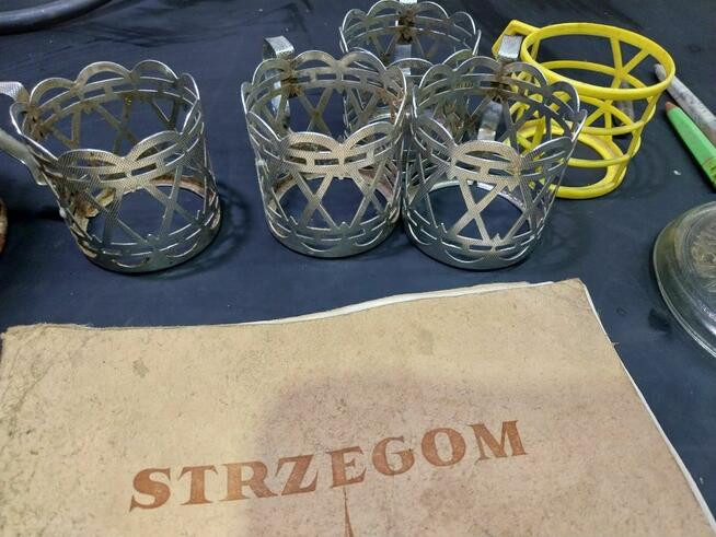 Zabytkowe przedmioty PRL KOMUNA dzbanek koło wózka lokówka