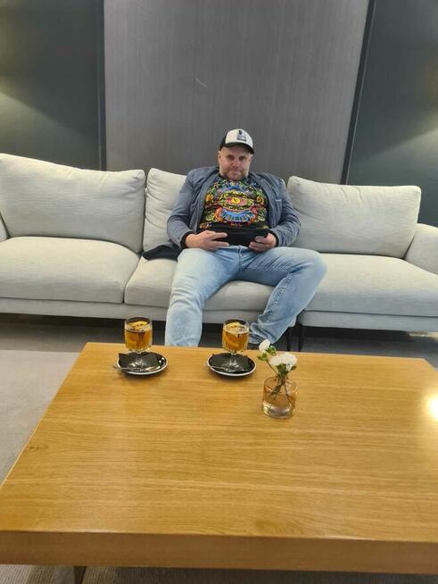 Poszukiwana fajna i mądra kobieta w wieku 30 ~48 lata