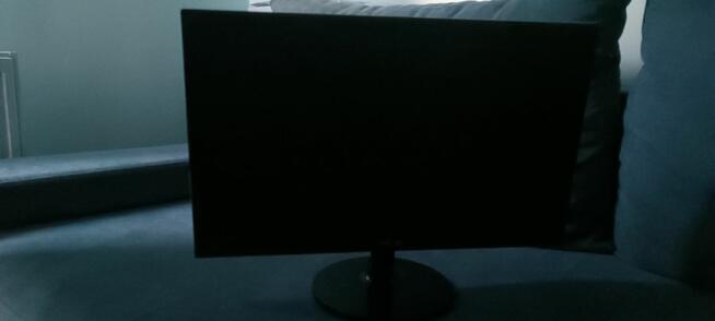 komputer z monitorem w bardzo dobrym stanie