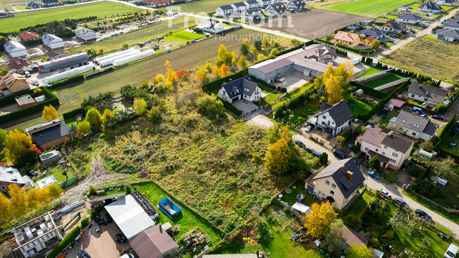 Działka budowlana + usługi + dostępne media !