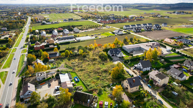 Działka budowlana z usługami – wszystkie media !