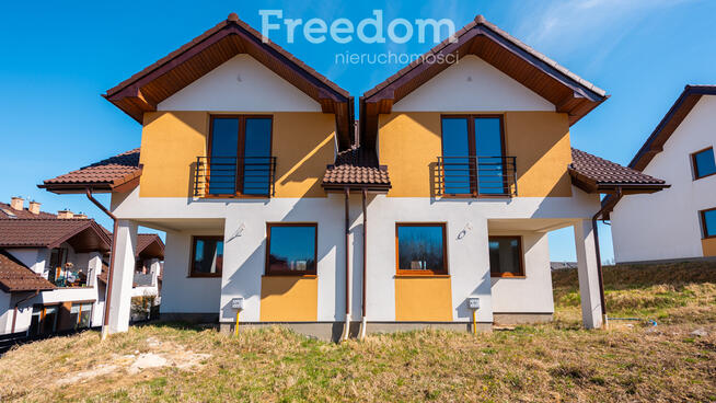 Bliźniak na sporej działce blisko jeziora !