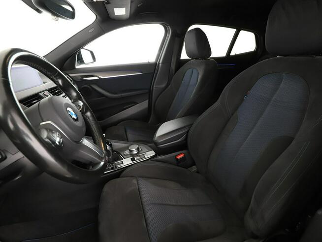 BMW X2 4x4 automat full LED sport grzane fotele navi klima auto panorama czuj