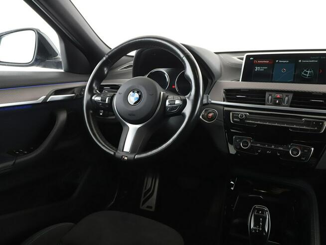 BMW X2 4x4 automat full LED sport grzane fotele navi klima auto panorama czuj