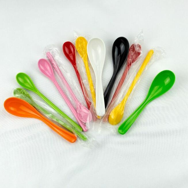 Zestaw 12 kolorowych łyżek