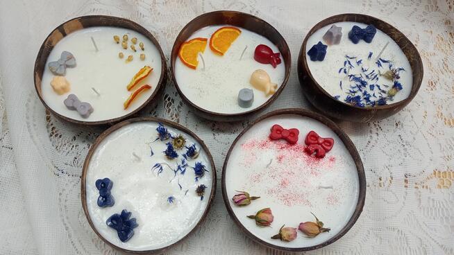 Świece sojowe handmade w misce kokosowej.