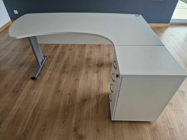 Duże biurko, bardzo dobry stan, mało używane z kontenerkiem