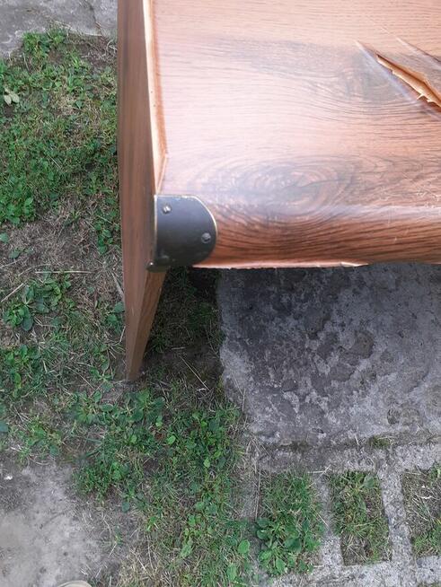 biurko Indiana z mosiężnymi okuciami na rogach