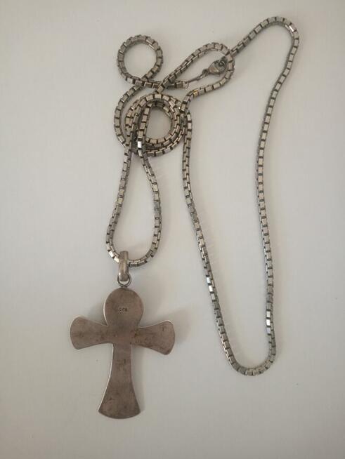 Krzyżyk i łańcuszek