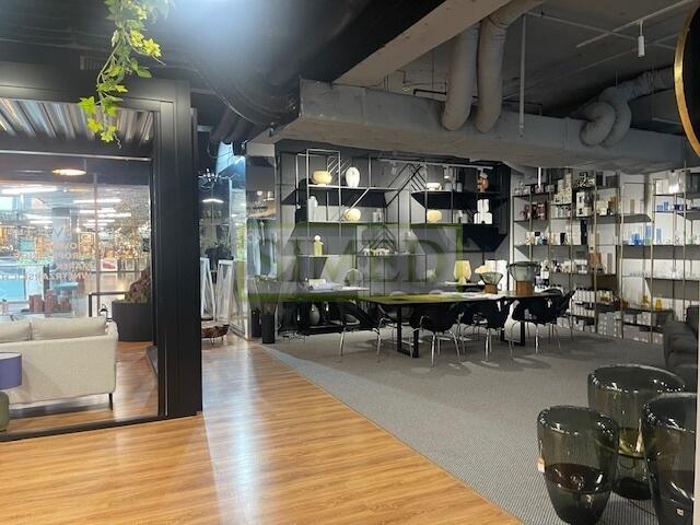 Pow. handlowo-ekspozycyjna , parter , ochrona