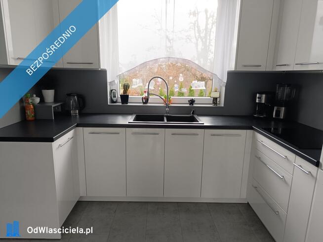 Dom wolnostojący 3 km od granicy Wrocławia, 10-15minut od centrum, działka 1000 m2, 2 garaże, fotowo