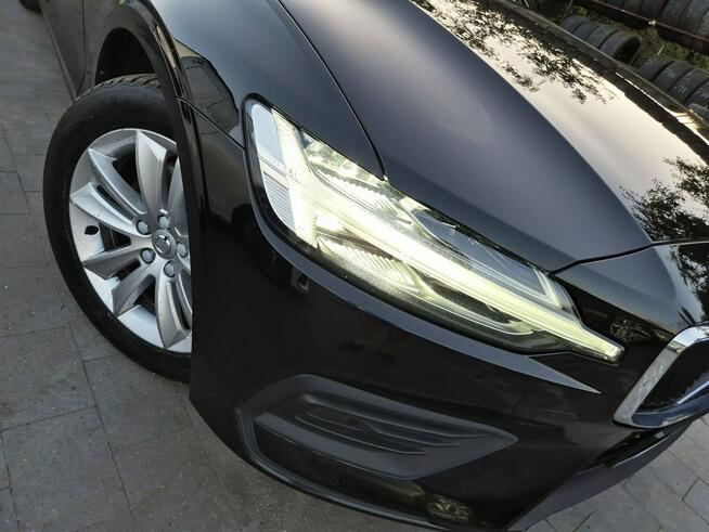 V60 Momentum 2.0 Hybrid 197km ASYSTENT full led NAVI kamera 2022 FV23%