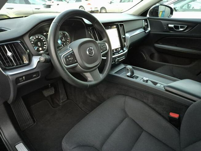 V60 Momentum 2.0 Hybrid 197km ASYSTENT full led NAVI kamera 2022 FV23%