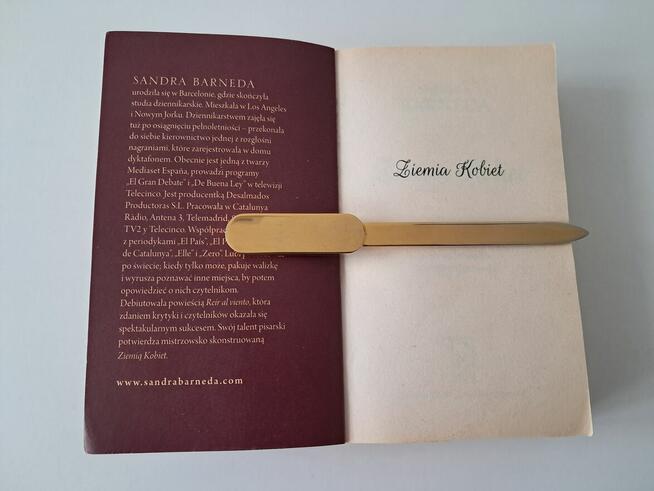 Książka „Ziemia kobiet” S. Barneda, do sprzedania