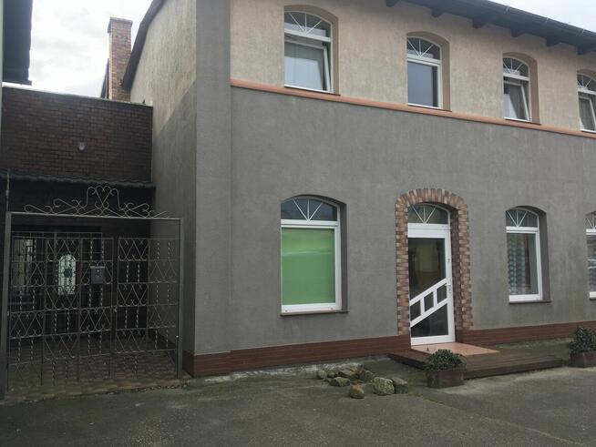 Budynek uslugowy z mieszkaniami 3 km do morza