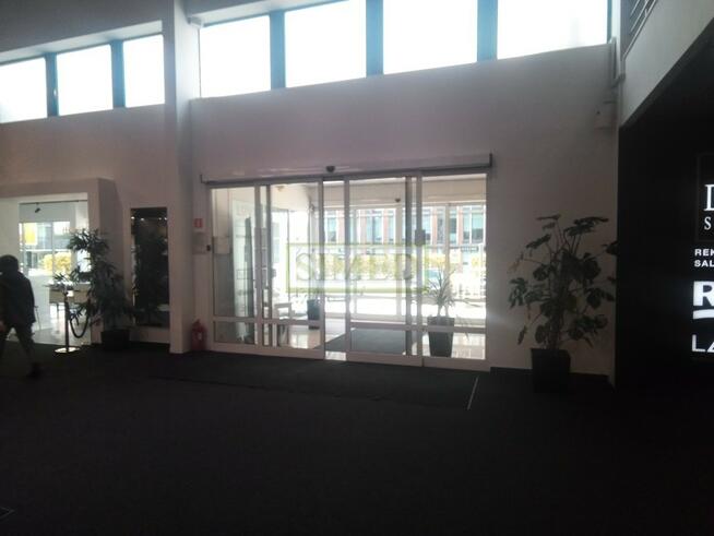 Showroom meble, wyposażenie wnętrz, parking