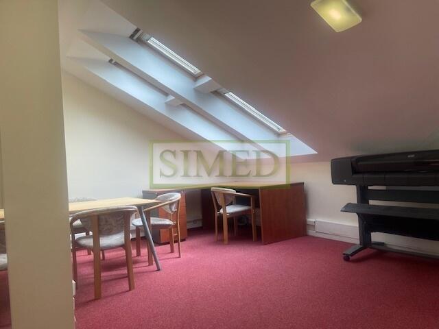 2 pokoje,magazynek ,parking ,dostęp 24 h .