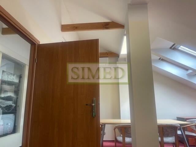 2 pokoje,magazynek ,parking ,dostęp 24 h .