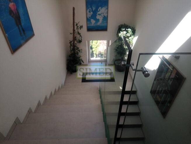 2 pokoje,magazynek ,parking ,dostęp 24 h .