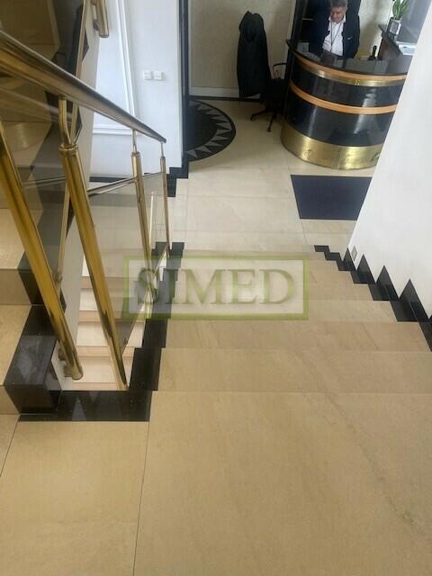 2 pokoje,magazynek ,parking ,dostęp 24 h .