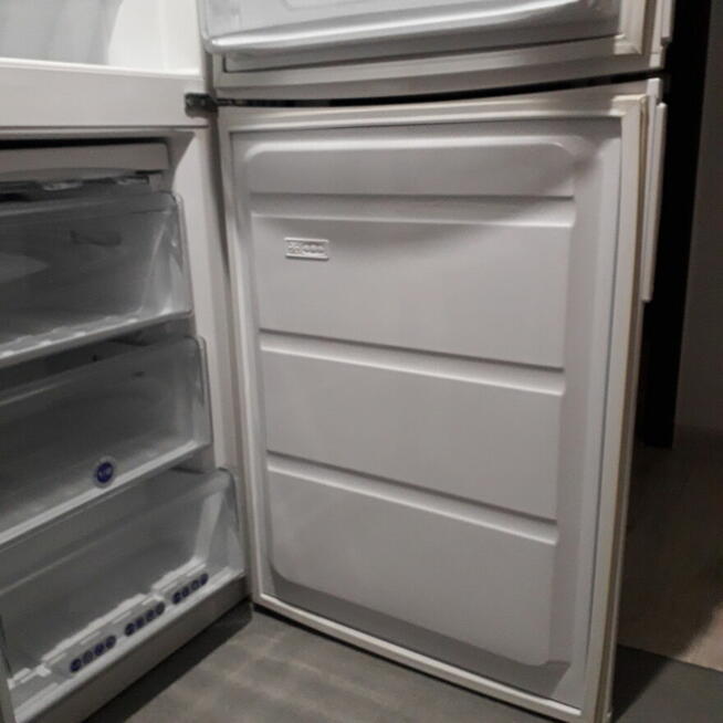 Sprzedam lodówkę.