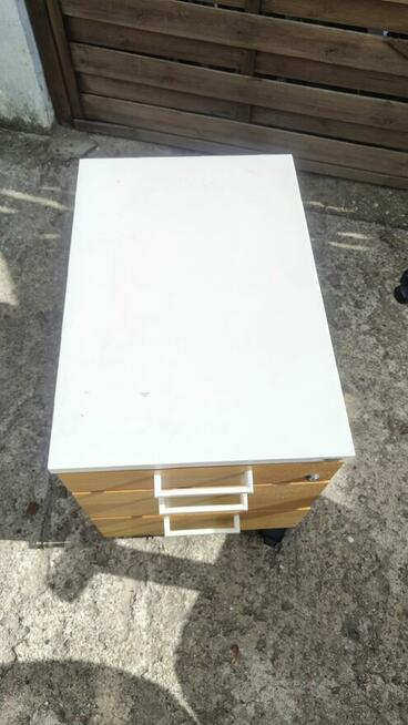 Kontenerek Kinnarps podbiurkowy na kółkach Dostępne 4 sztuk