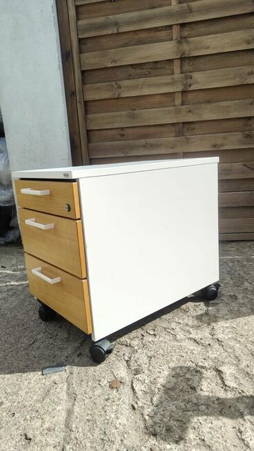 Kontenerek Kinnarps podbiurkowy na kółkach Dostępne 4 sztuk