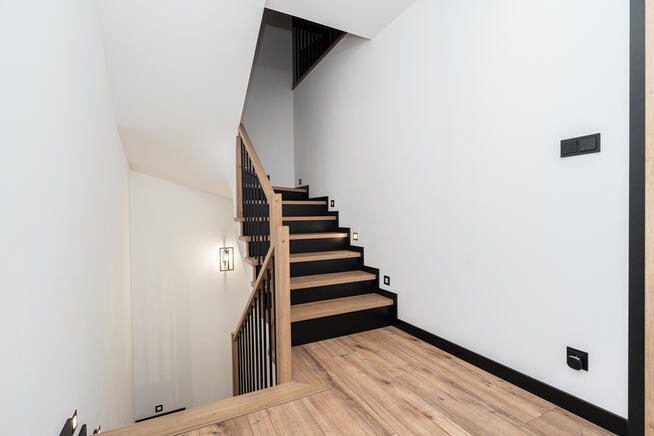 Okazja! Nowe i nowoczesne 6 pokoi + poddasze