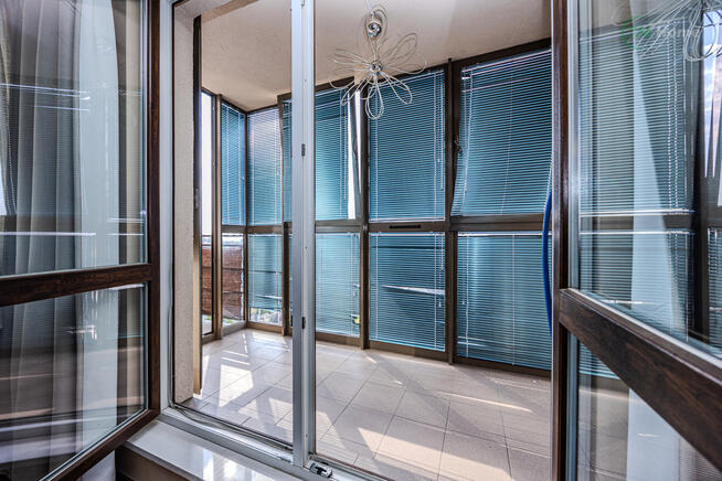 Trzy pokoje na strzeżonym osiedlu Villa Campina.