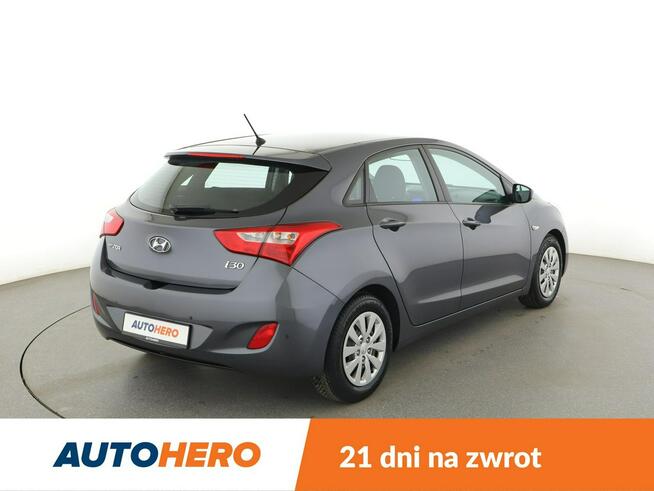 Hyundai i30 niski przebieg grzane fotele PDC klima