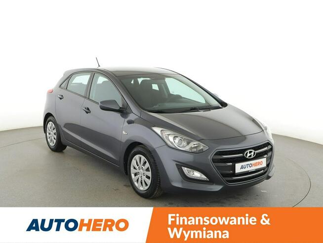Hyundai i30 niski przebieg grzane fotele PDC klima