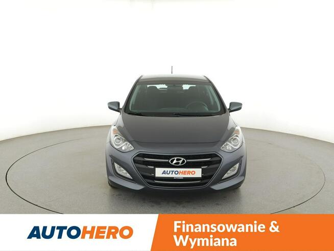 Hyundai i30 niski przebieg grzane fotele PDC klima